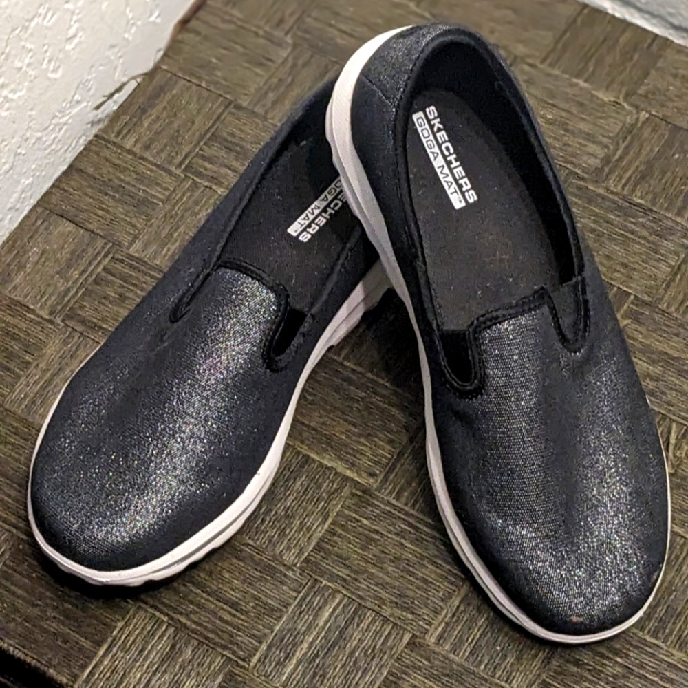 Sketchers Go Walk shoes